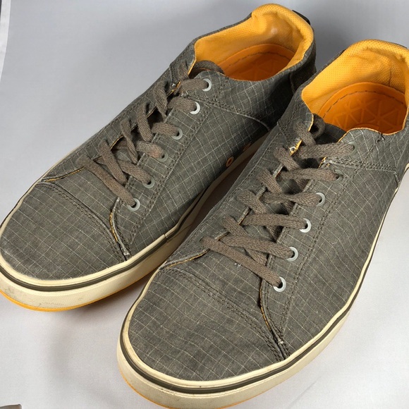 the north face base camp lite sneaker